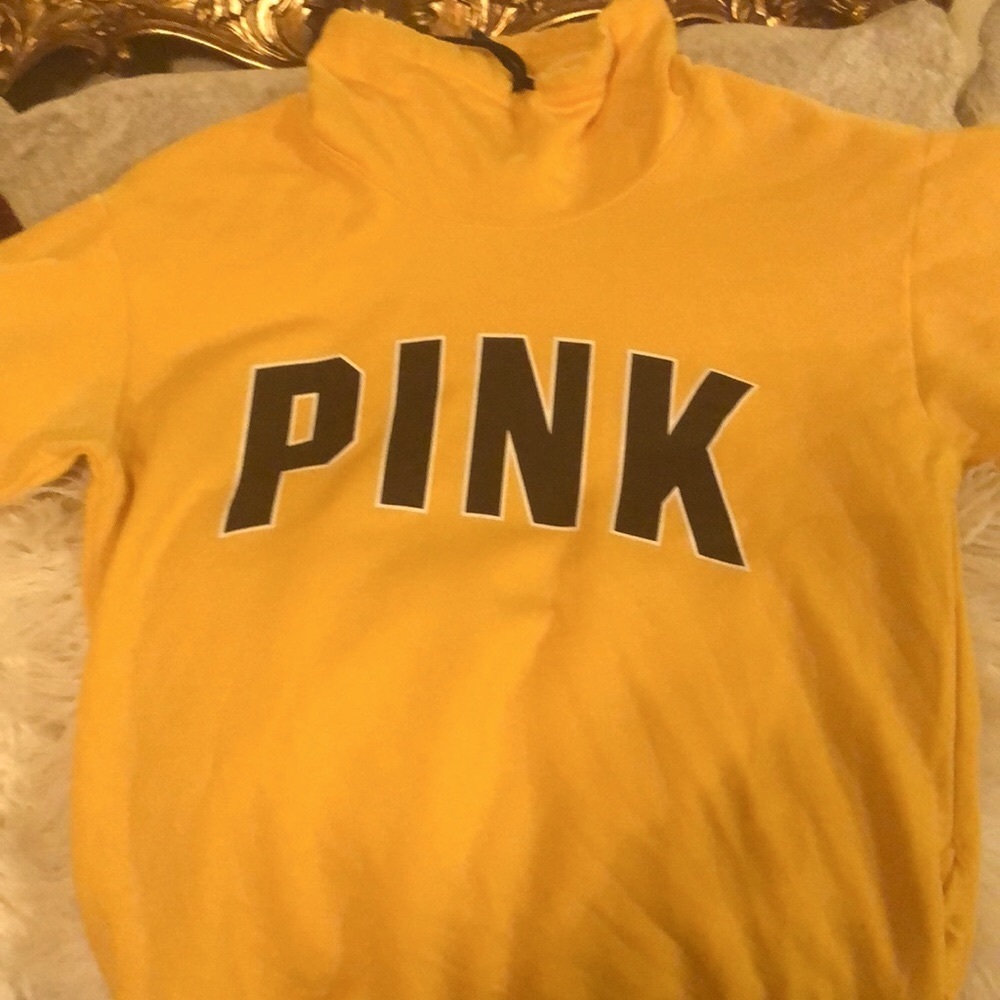 🎁🎁🎁 PINK Sweatshirt w/ pockets